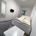 Tyros Und Gaestehaus Am Weidendamm 2*