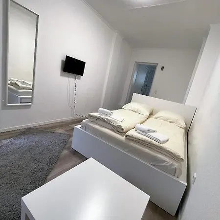Tyros Und Gaestehaus Am Weidendamm 2*