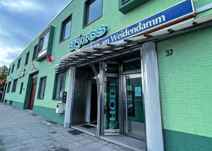Tyros Und Gaestehaus Am Weidendamm Отель