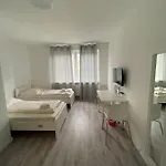 Отель Tyros Und Gaestehaus Am Weidendamm